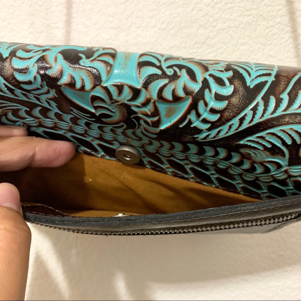 ⬇️ $140 | Patricia Nash Tooled Crossbody Bag. - Picture 6 of 7